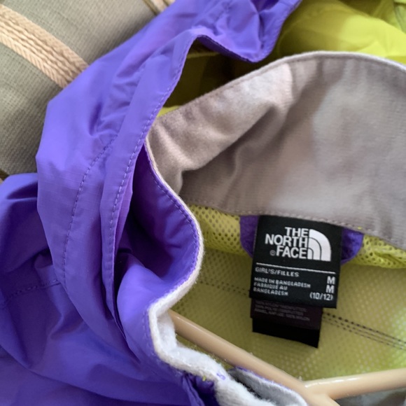 The North Face lightweight coat, HyVent, girls 10-12. - Picture 8 of 10